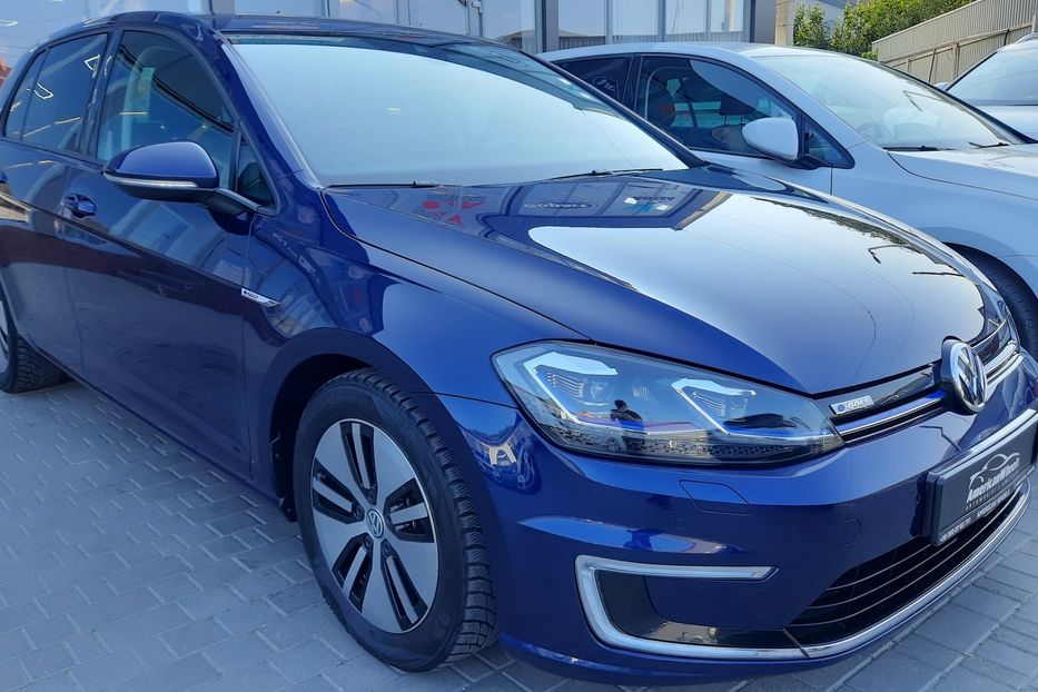 Продам Volkswagen e-Golf 2 покоління 2017 года в Черновцах