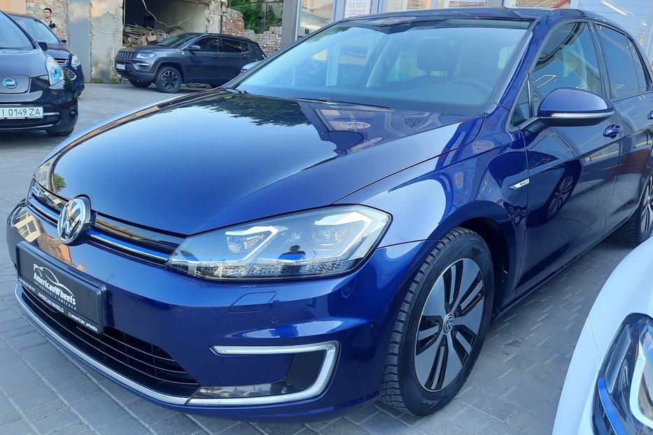 Продам Volkswagen e-Golf 2 покоління 2017 года в Черновцах