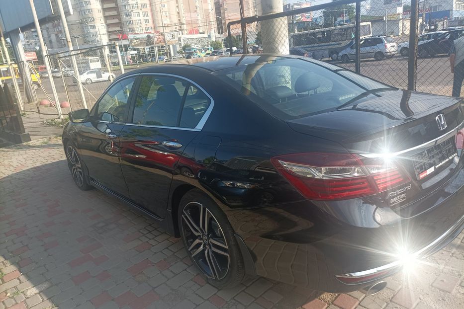 Продам Honda Accord спорт 2017 года в Одессе