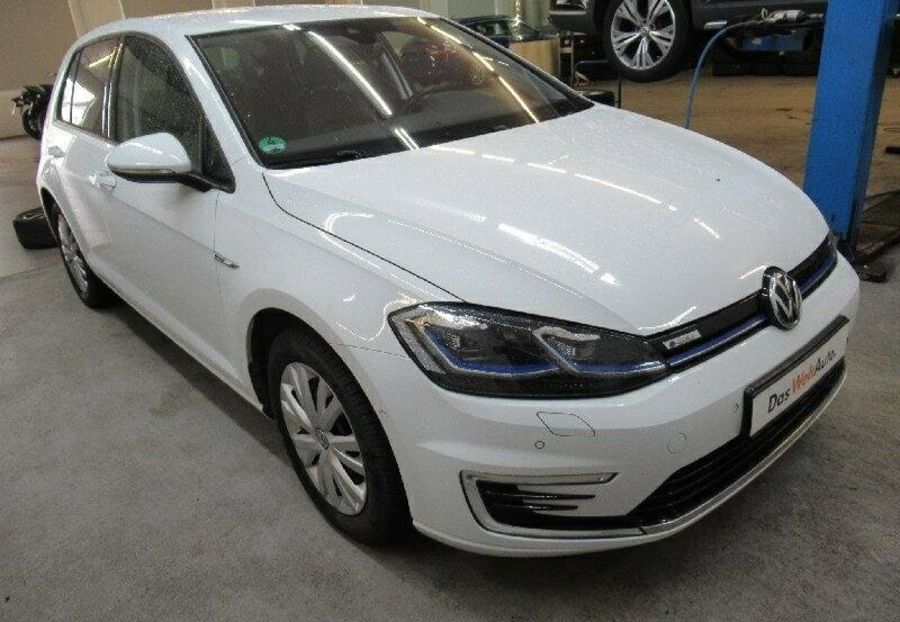 Продам Volkswagen e-Golf Highline 36KW 2020 года в Львове