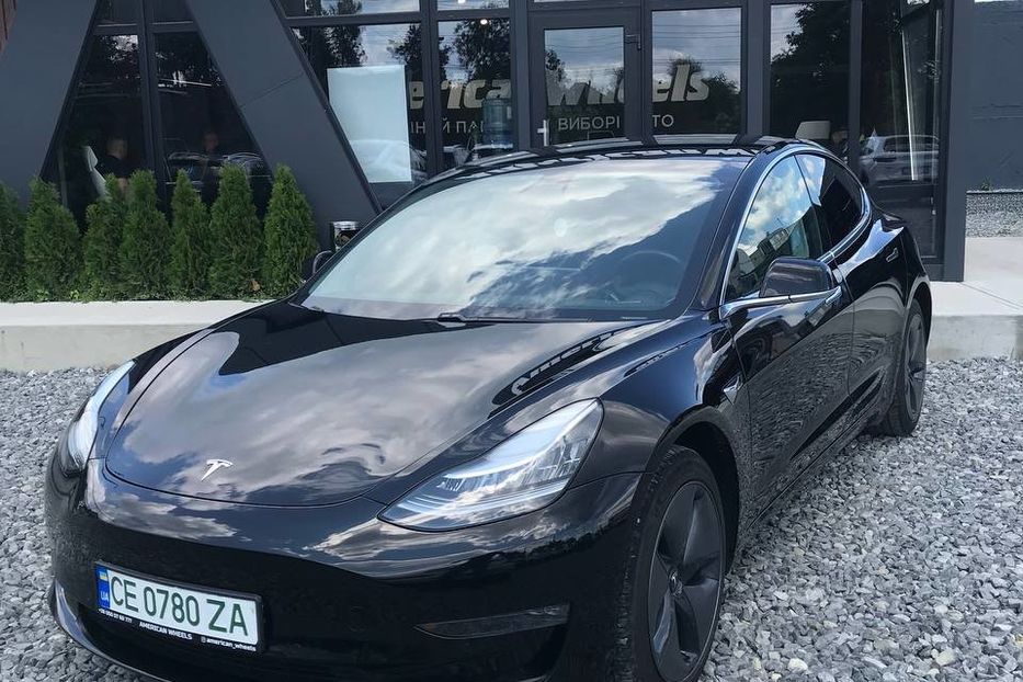 Продам Tesla Model 3 Standart + 2019 года в Черновцах