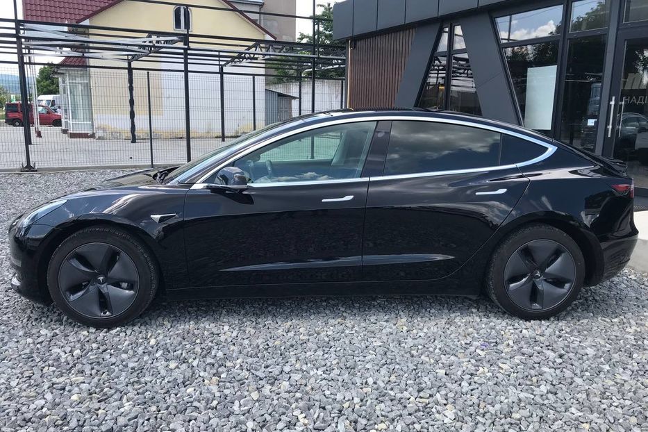 Продам Tesla Model 3 Standart + 2019 года в Черновцах