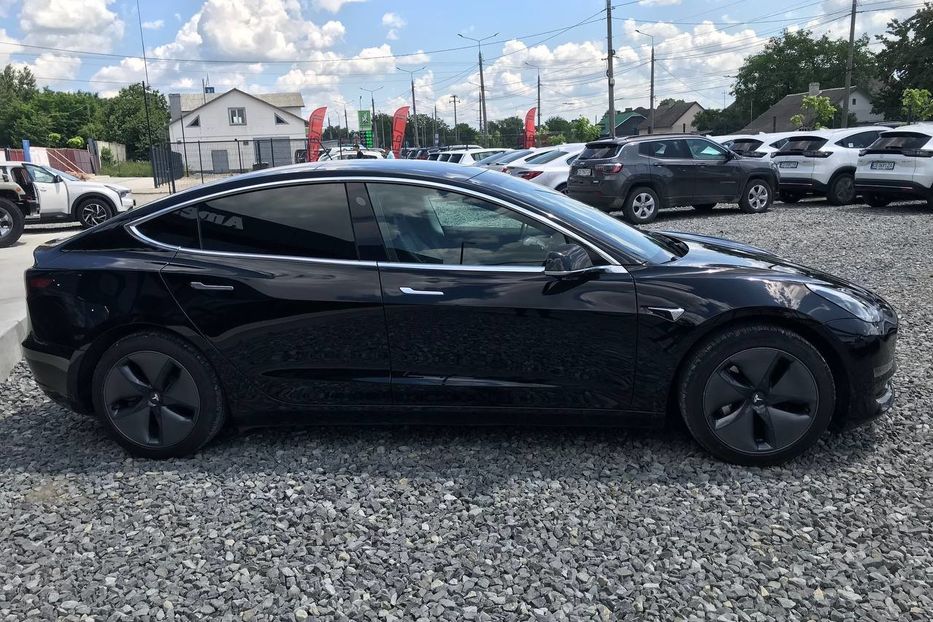 Продам Tesla Model 3 Standart + 2019 года в Черновцах