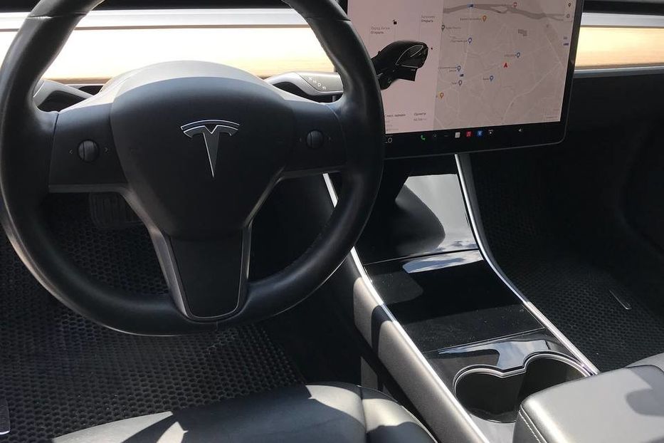 Продам Tesla Model 3 Standart + 2019 года в Черновцах