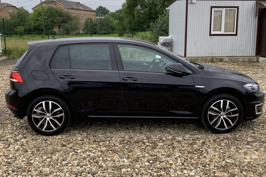 Продам Volkswagen e-Golf 35.8 kWh 136 к.с. 2020 года в Львове