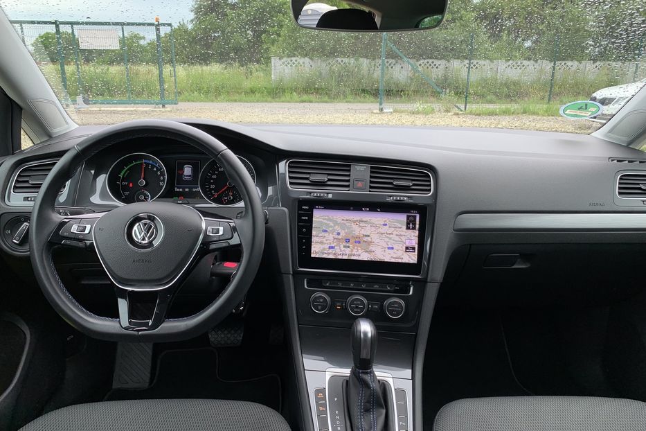 Продам Volkswagen e-Golf 35.8 kWh 136 к.с. 2020 года в Львове