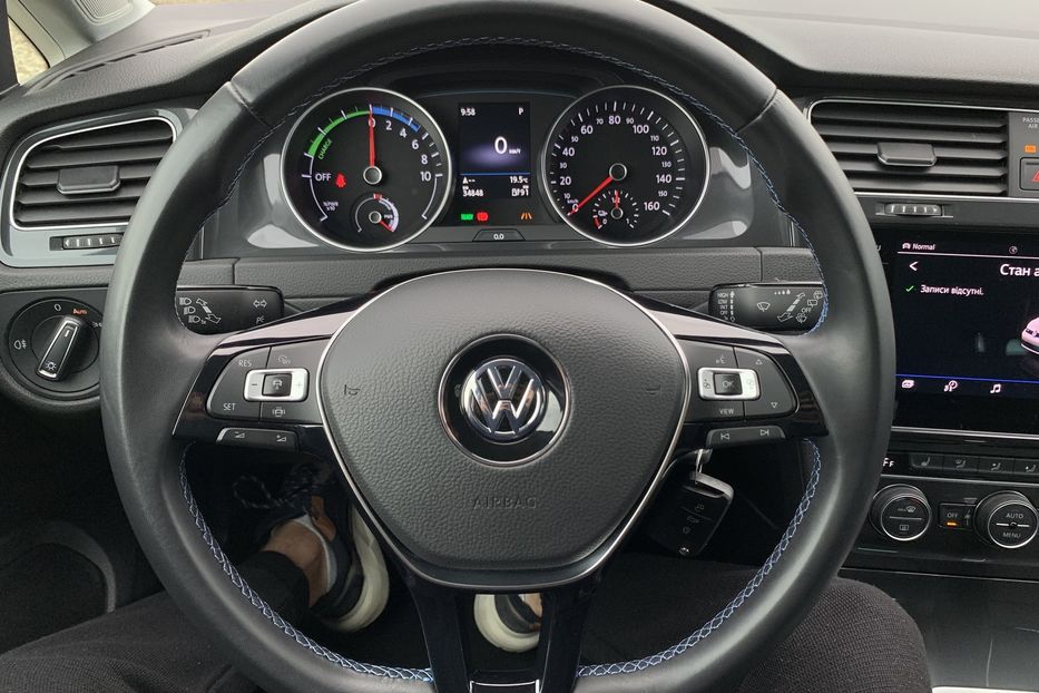 Продам Volkswagen e-Golf 35.8 kWh 136 к.с. 2020 года в Львове