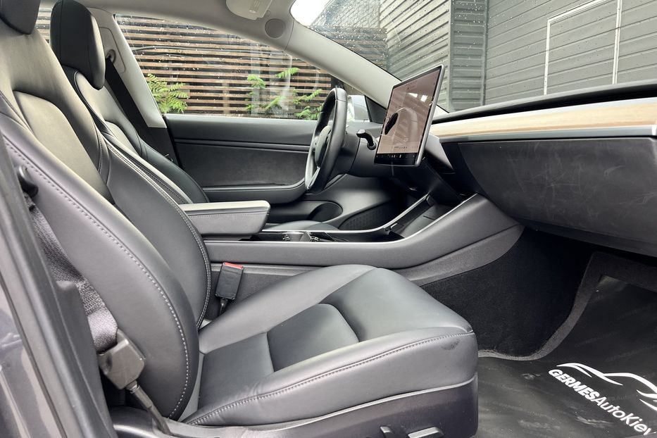 Продам Tesla Model 3 Standard Range 60 kWh 2019 года в Киеве