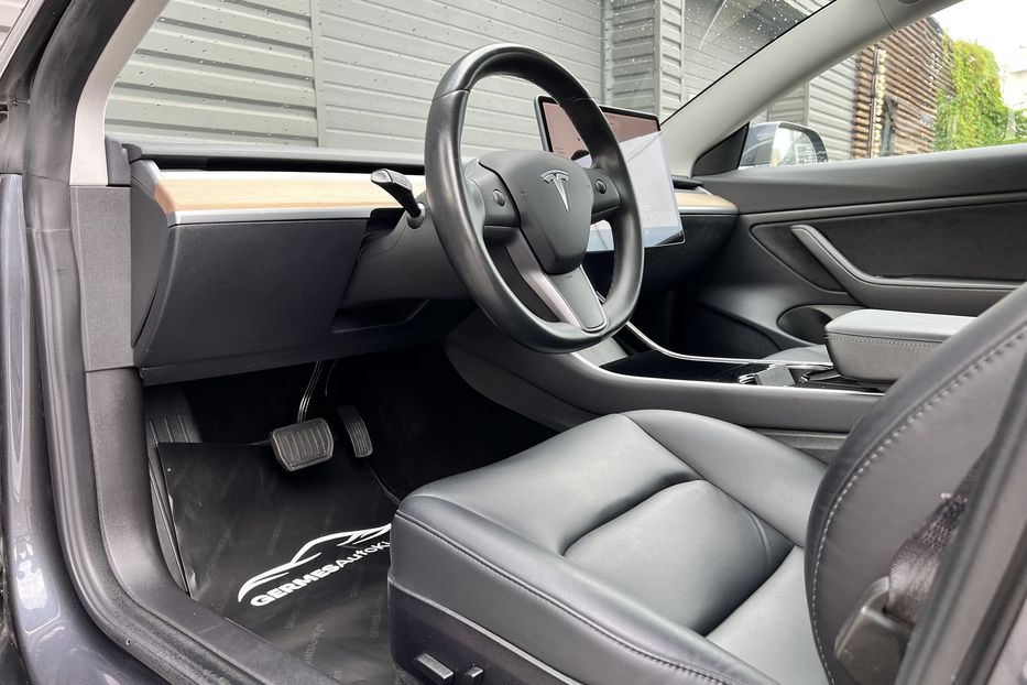 Продам Tesla Model 3 Standard Range 60 kWh 2019 года в Киеве