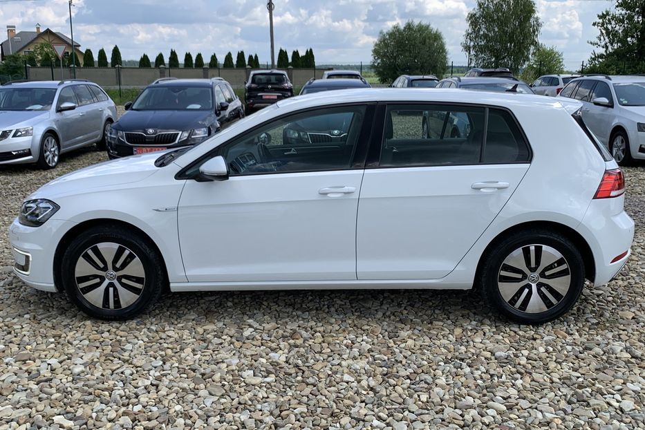 Продам Volkswagen e-Golf 35.8 kWh 100 кВт/136 к.с. 2018 года в Львове