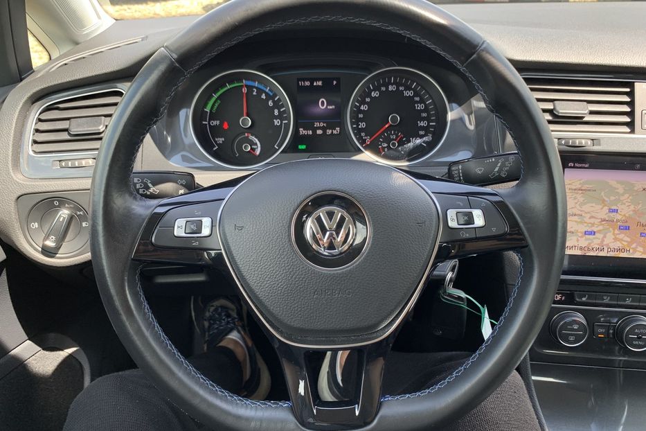 Продам Volkswagen e-Golf 35.8 kWh 100 кВт/136 к.с. 2018 года в Львове