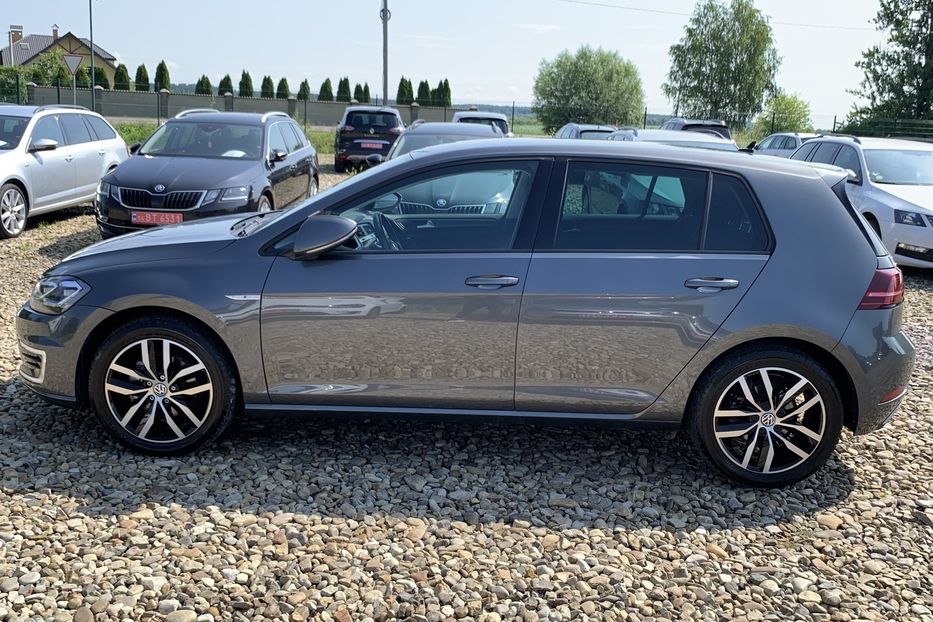 Продам Volkswagen e-Golf 35.8 kWh 100 кВт/136 к.с. 2020 года в Львове