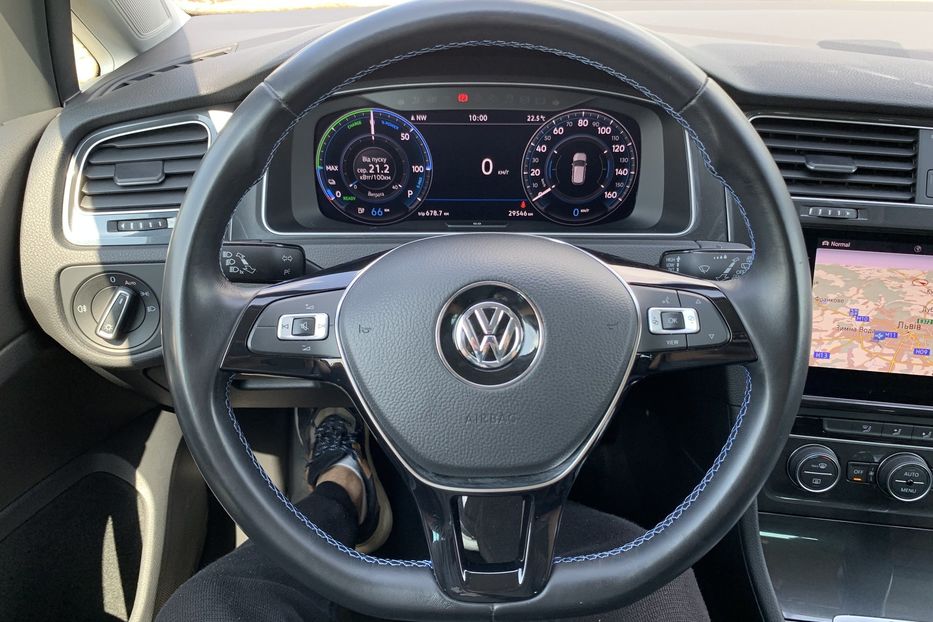 Продам Volkswagen e-Golf 35.8 kWh 100 кВт/136 к.с. 2020 года в Львове