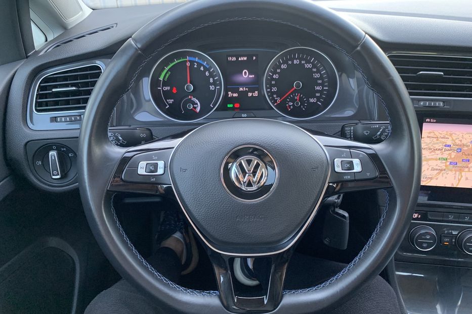 Продам Volkswagen e-Golf 35.8 kWh 100 кВт/136 к.с. 2019 года в Львове