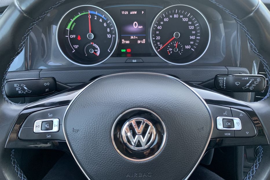 Продам Volkswagen e-Golf 35.8 kWh 100 кВт/136 к.с. 2019 года в Львове