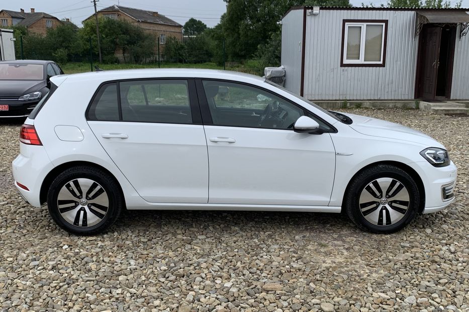 Продам Volkswagen e-Golf 35.8 kWh 100 кВт/136 к.с. 2020 года в Львове