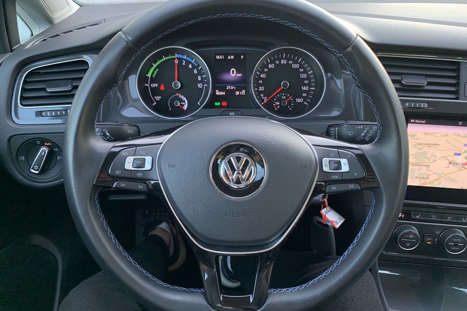 Продам Volkswagen e-Golf 35.8 kWh 100 кВт/136 к.с. 2020 года в Львове