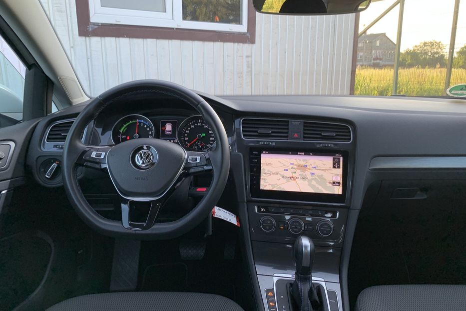 Продам Volkswagen e-Golf 35.8 kWh 100 кВт/136 к.с. 2020 года в Львове