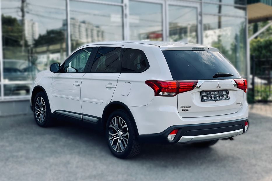 Продам Mitsubishi Outlander SE 2018 года в Одессе