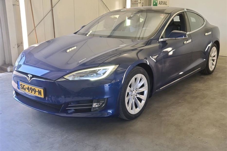 Продам Tesla Model S  75 kWh AWD 2018 года в Львове