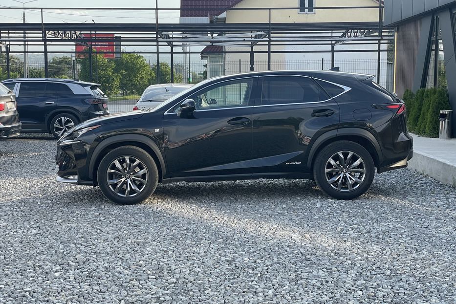 Продам Lexus NX 300 F-Sport 2016 года в Черновцах