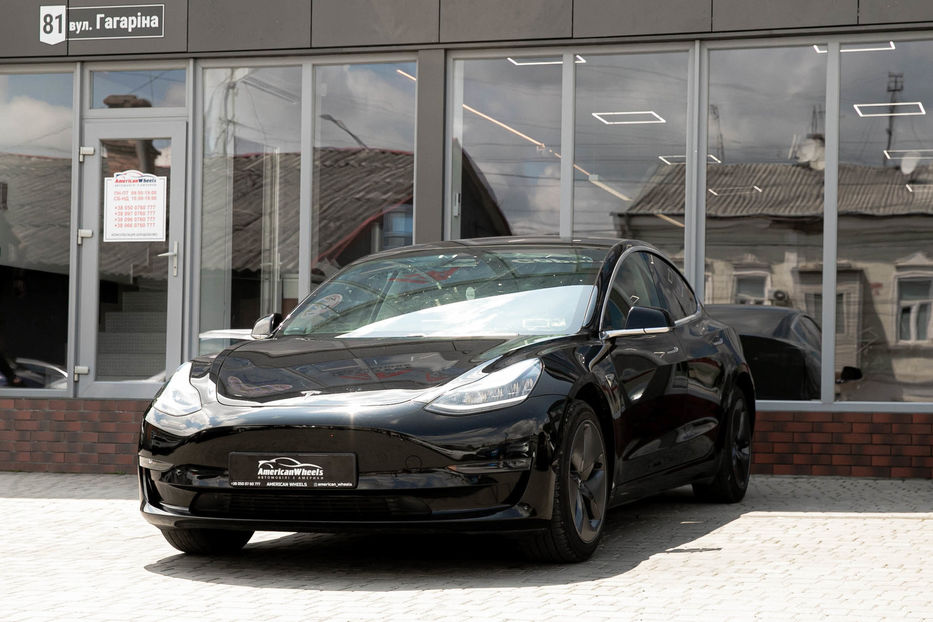 Продам Tesla Model 3 Standart + 2019 года в Черновцах