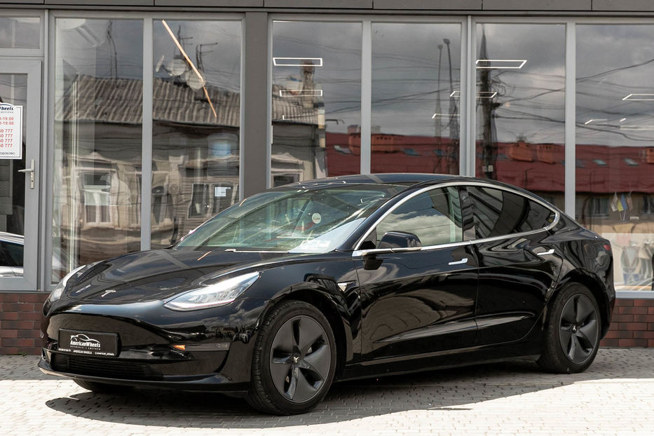 Продам Tesla Model 3 Standart + 2019 года в Черновцах