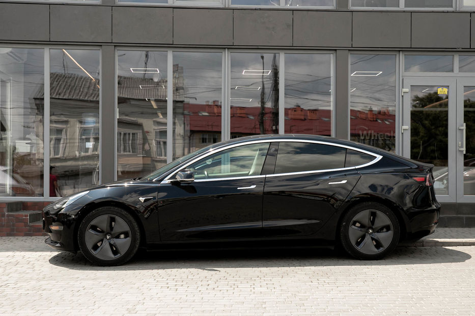 Продам Tesla Model 3 Standart + 2019 года в Черновцах