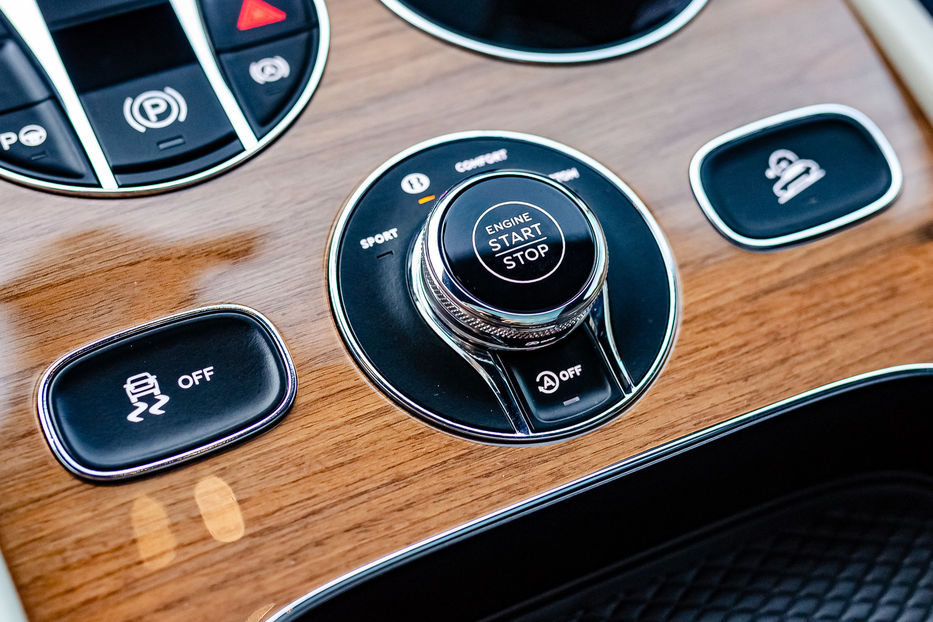 Продам Bentley Bentayga S 4.0 Turbo 2021 года в Киеве