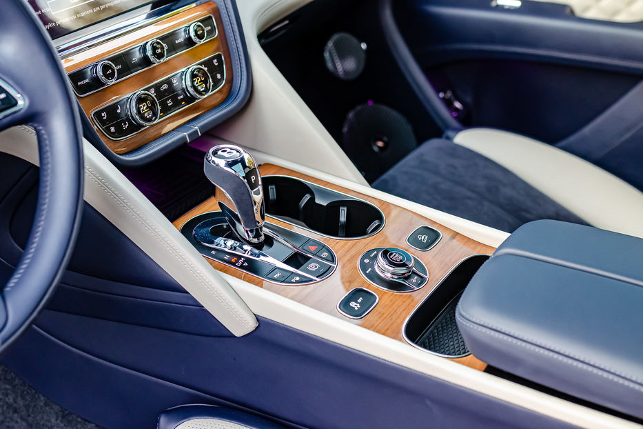 Продам Bentley Bentayga S 4.0 Turbo 2021 года в Киеве