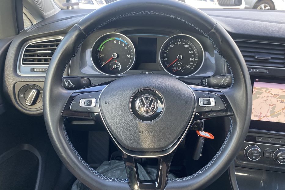 Продам Volkswagen e-Golf 35.8 kWh 100 кВт/136 к.с. 2018 года в Львове