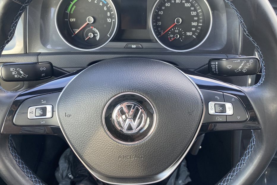 Продам Volkswagen e-Golf 35.8 kWh 100 кВт/136 к.с. 2018 года в Львове