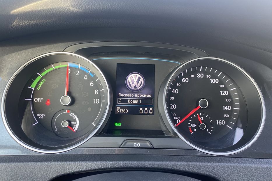 Продам Volkswagen e-Golf 35.8 kWh 100 кВт/136 к.с. 2018 года в Львове