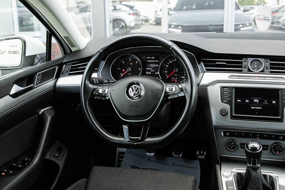 Продам Volkswagen Passat B8 Comfort Line 2017 года в Черновцах