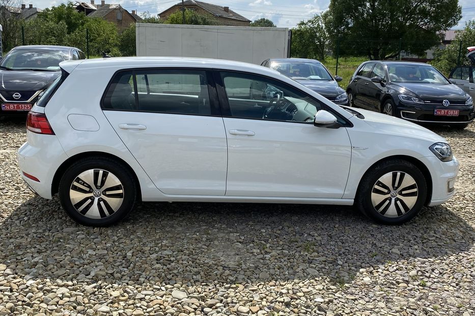 Продам Volkswagen e-Golf 35.8 kWh 100 кВт/136 к.с. 2017 года в Львове