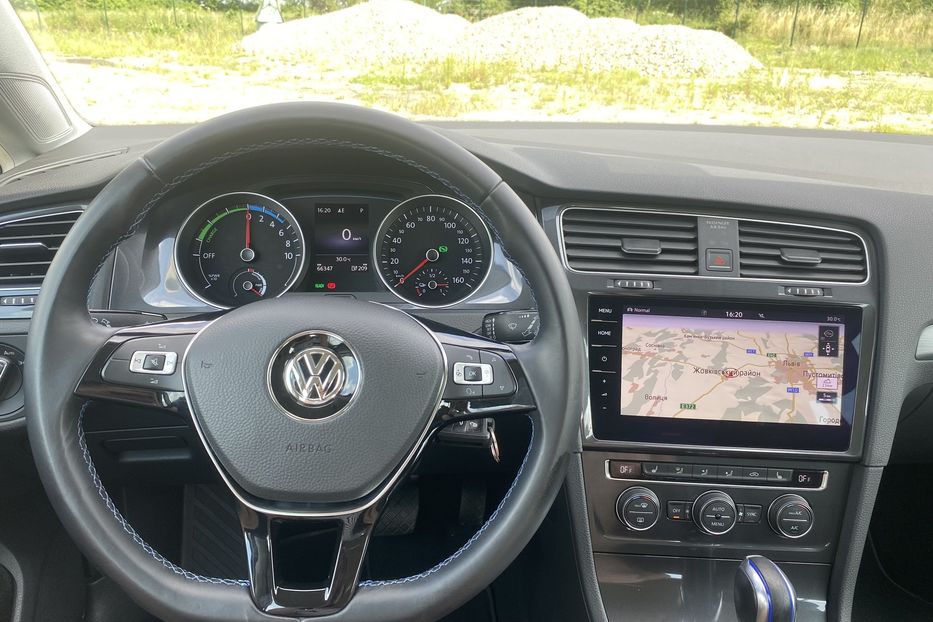 Продам Volkswagen e-Golf 35.8 kWh 100 кВт/136 к.с. 2017 года в Львове