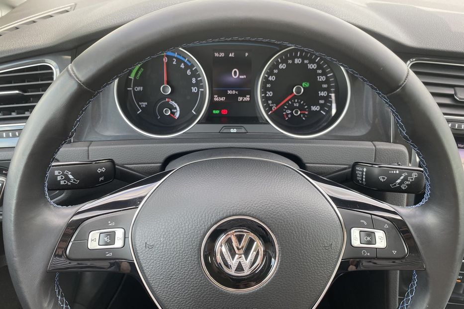 Продам Volkswagen e-Golf 35.8 kWh 100 кВт/136 к.с. 2017 года в Львове