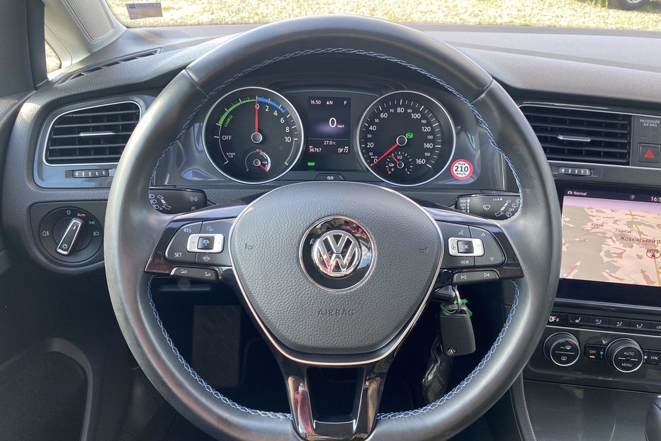 Продам Volkswagen e-Golf 35.8 kWh 100 кВт/136 к.с. 2019 года в Львове