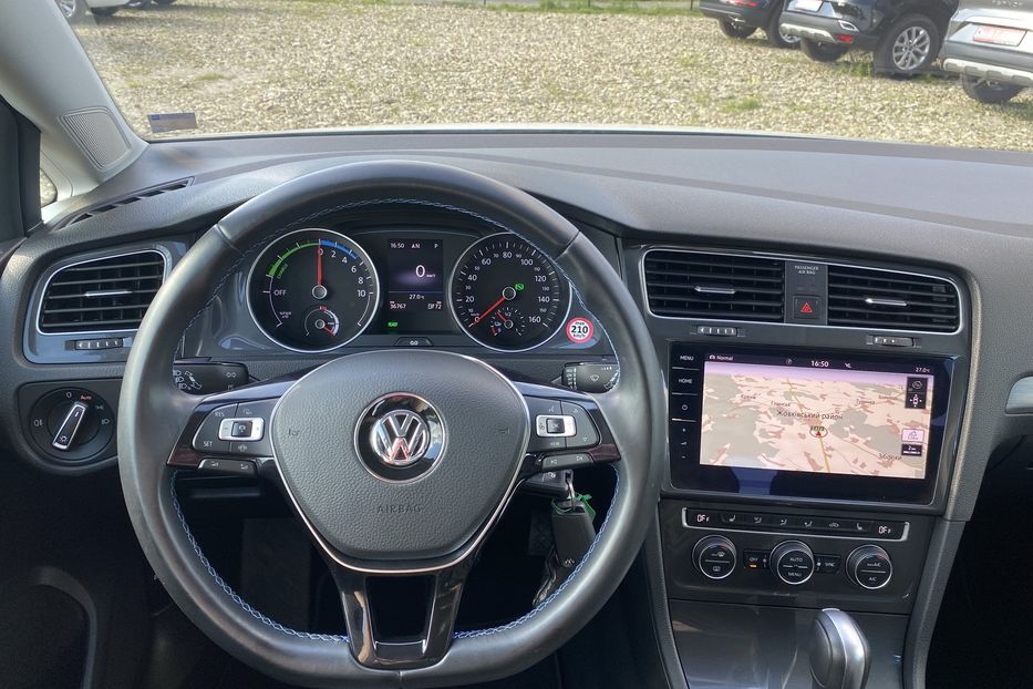 Продам Volkswagen e-Golf 35.8 kWh 100 кВт/136 к.с. 2019 года в Львове