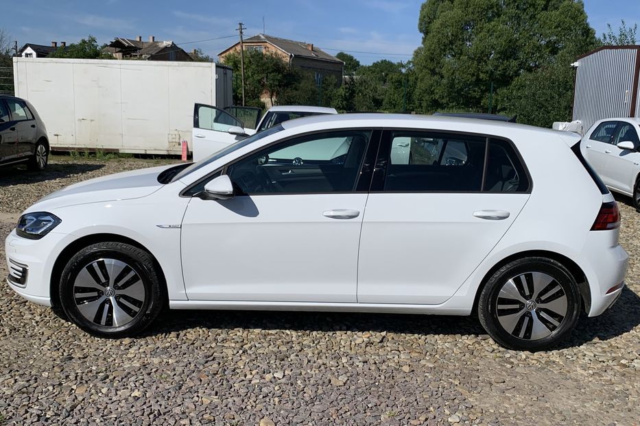 Продам Volkswagen e-Golf 35.8 kWh 100 кВт/136 к.с. 2019 года в Львове