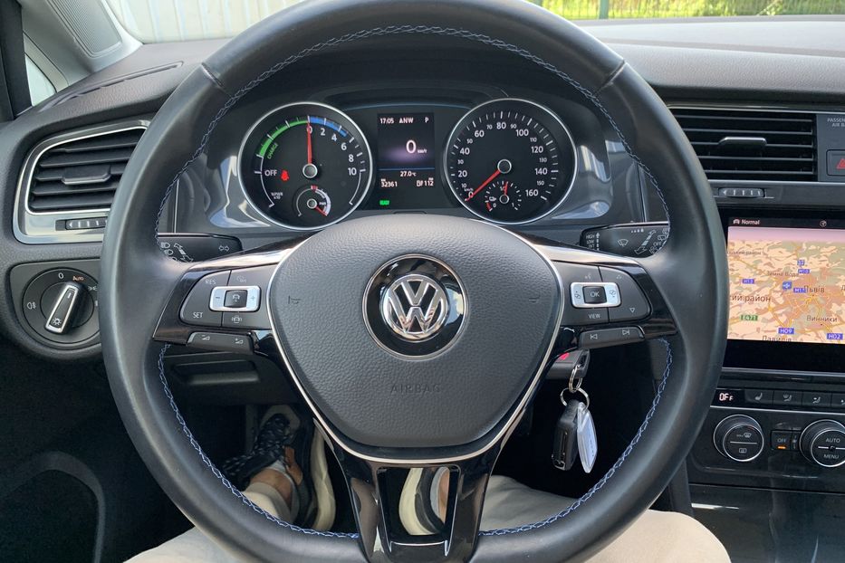 Продам Volkswagen e-Golf 35.8 kWh 100 кВт/136 к.с. 2019 года в Львове