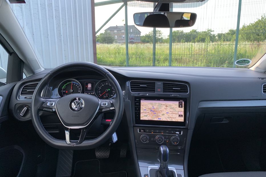 Продам Volkswagen e-Golf 35.8 kWh 100 кВт/136 к.с. 2019 года в Львове