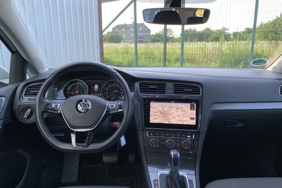 Продам Volkswagen e-Golf 35.8 kWh 100 кВт/136 к.с. 2019 года в Львове