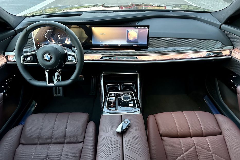 Продам BMW 740 2023 года в Киеве