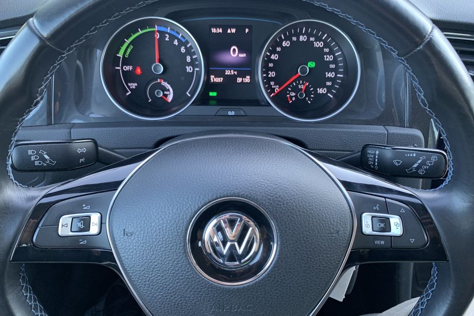 Продам Volkswagen e-Golf 35.8 kWh 100 кВт/136 к.с. 2019 года в Львове