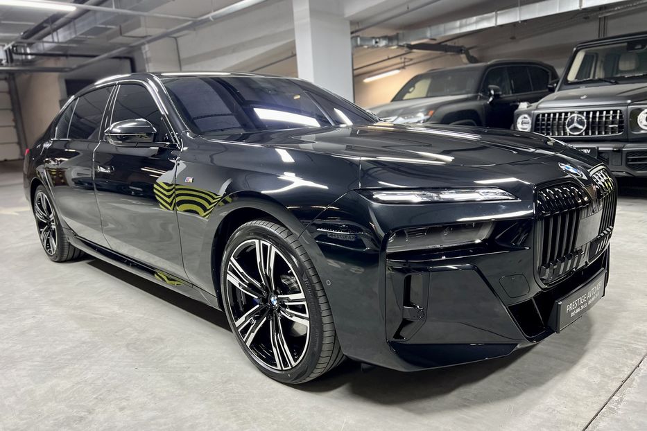 Продам BMW 740 2023 года в Киеве