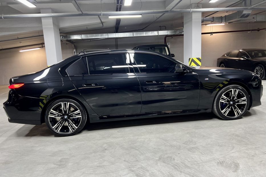 Продам BMW 740 2023 года в Киеве