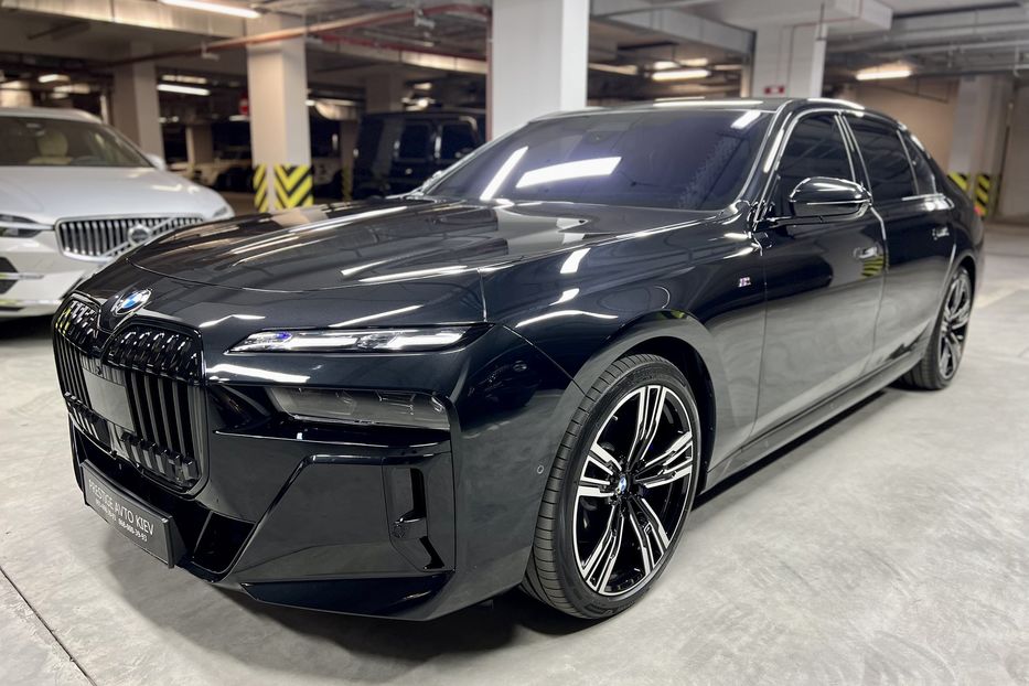 Продам BMW 740 2023 года в Киеве