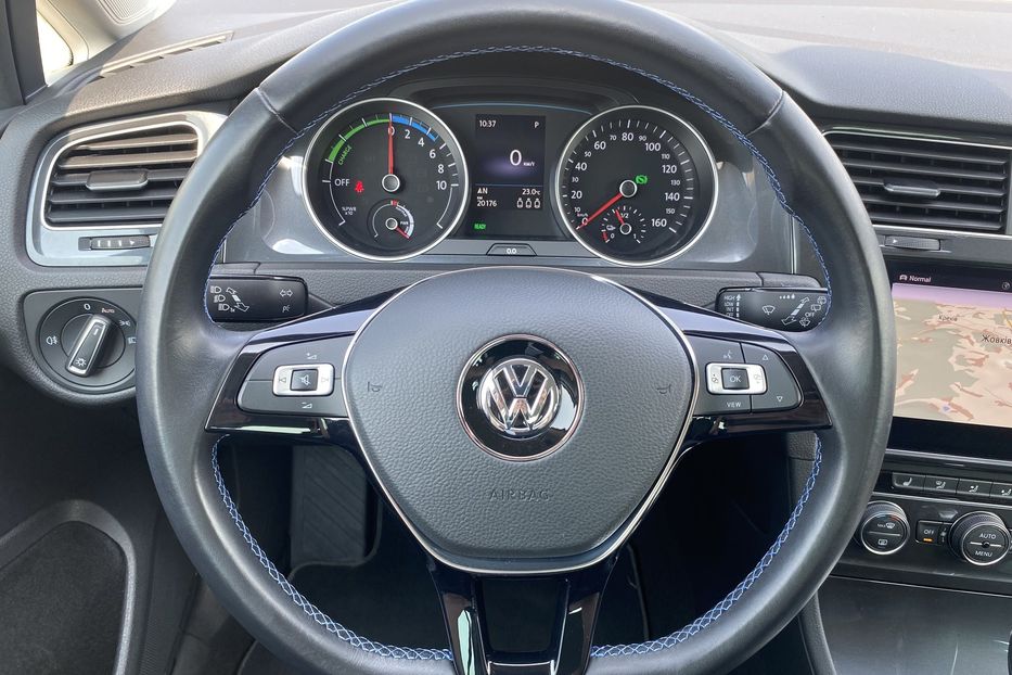 Продам Volkswagen e-Golf 35.8 kWh 100 кВт/136 к.с. 2020 года в Львове