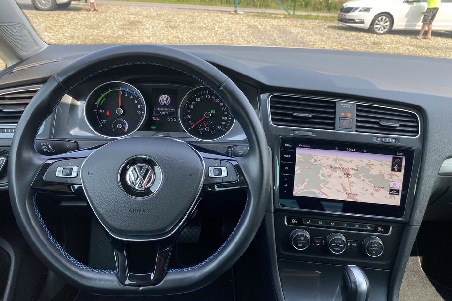 Продам Volkswagen e-Golf 35.8 kWh 100 кВт/136 к.с. 2020 года в Львове